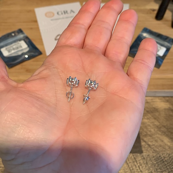 2 ctw Moissanite stud earrings - Picture 1 of 5